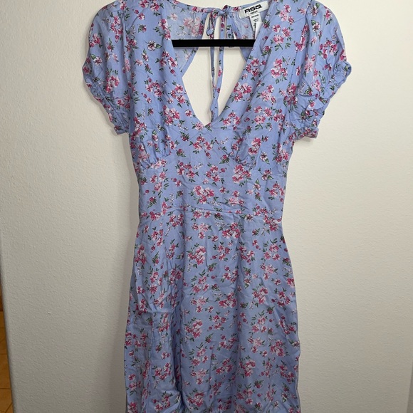 💗GET 20% OFF💗 NWT Tilly’s RSQ Open Floral Open Back Mini Dress - Picture 3 of 7